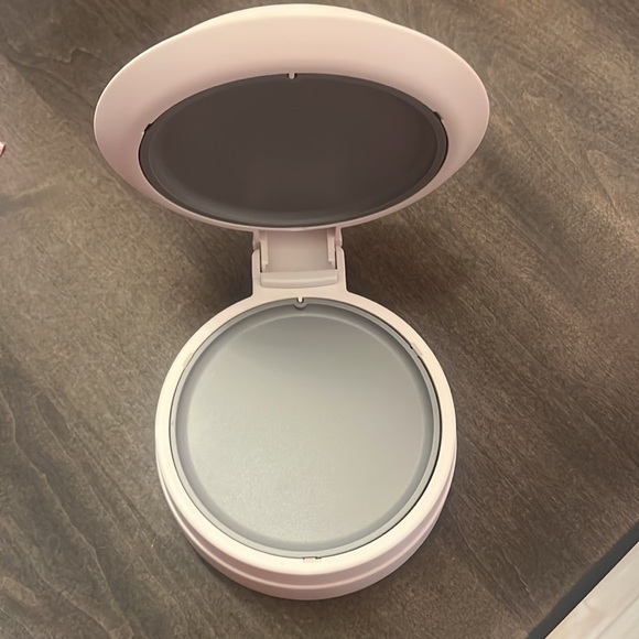 The Pampered Chef - Close & Cut - Keeps Food In Place and Hands Safe - Picture 2 of 7